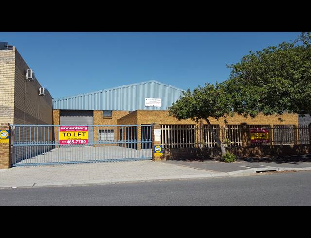 925M² FACTORY TO LET IN SAXON INDUSTRIAL